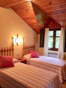 索赖努酒店客房内的一张或多张床位