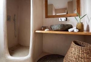 Delmar Apartments & Suites Milos - Delmar Collection的一间浴室
