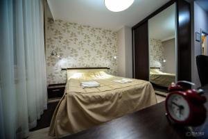 Garni Hotel 018 In客房内的一张或多张床位