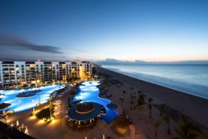 圣何塞德尔卡沃兹瓦洛斯卡沃斯凯悦酒店 - 全包的享有海滩和大海的夜间美景
