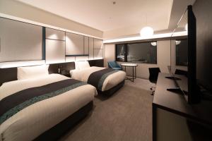 Hotel Vischio Osaka-JR Hotel Group客房内的一张或多张床位