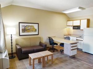 Extended Stay America Select Suites - Orlando - Lake Mary - 1040 Greenwood Blvd的休息区