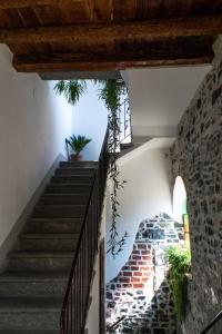 莱科Casa Amata的石墙房子的楼梯