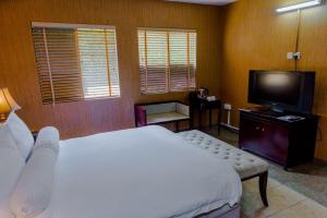 加利福尼亚州清纯精华温泉疗养度假酒店客房内的一张或多张床位