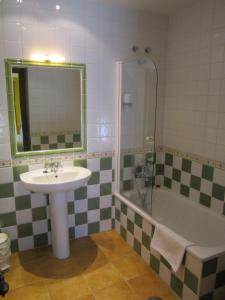 Hotel Rural La Dehesilla的一间浴室