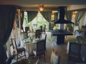 Auberge des Cascades Imouzzer - Paradise Valley餐厅或其他用餐的地方