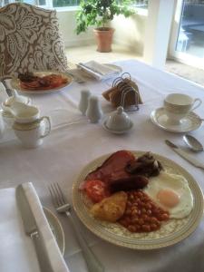 LlanerchymeddFrongaer Bed And Breakfast的相册照片
