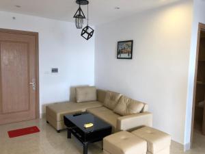 岘港Căn hộ nghỉ dưỡng Mường Thanh apartment的客厅配有沙发和桌子