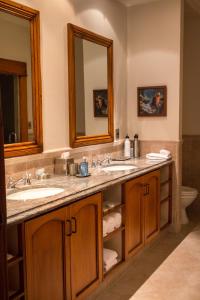 布兰凯特湾酒店的一间浴室