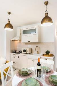 Apartments Mediteraneo的厨房或小厨房