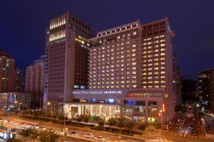 北京北京中奥马哥孛罗大酒店的城市中一座大建筑