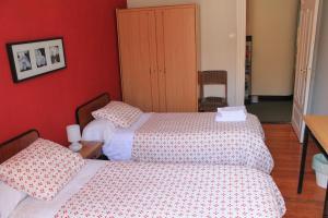 马诺利高级旅馆客房内的一张或多张床位