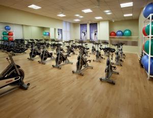 Seaport Hotel® Boston的健身中心和/或健身设施