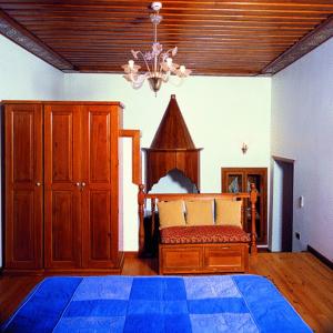 特克里考纳克拉里酒店客房内的一张或多张床位