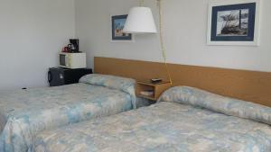 Tide Winds Motel客房内的一张或多张床位