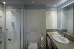法肯斯特尼俱乐部弗尼马申波瑞可酒店的一间浴室