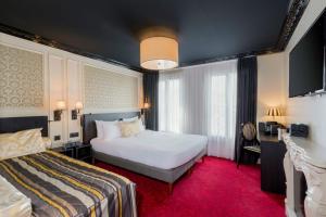 乐蒙马特圣皮埃尔贝斯特韦斯特酒店客房内的一张或多张床位