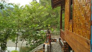 武吉拉旺Riverside Nature Bungalow - Namo Samsah Jungle Paradise的相册照片