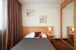 加尔达酒店客房内的一张或多张床位