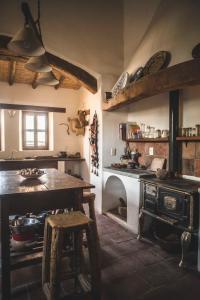 Casa del Tejedor的厨房或小厨房