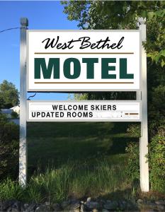 贝塞尔West Bethel Motel的西贝塞斯达汽车旅馆的标志