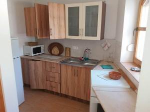 Turulpanzio&Gombeach的厨房或小厨房