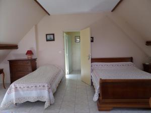 Bienvenue à L'Andruère客房内的一张或多张床位