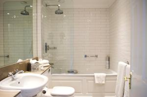 豪宅博纳姆酒店的一间浴室