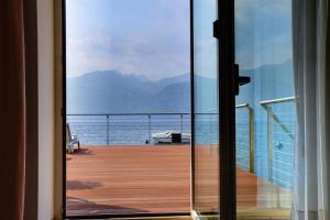 马尔切西内维加酒店的从游轮阳台上可欣赏到海景