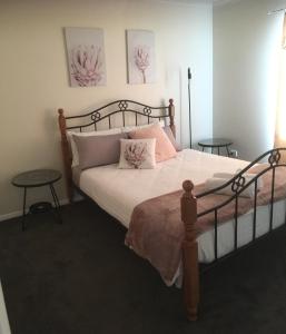 3ree- Spacious & Charming Apartment客房内的一张或多张床位