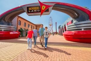 入住PortAventura Hotel Lucy's Mansion - Includes unlimited access & Express wristband to PortAventura Park & Ferrari Land的客人