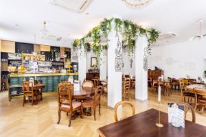 VISIONAPARTMENTS Rue des Communaux - contactless check-in餐厅或其他用餐的地方