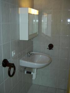 罗扎利尔公寓酒店的一间浴室