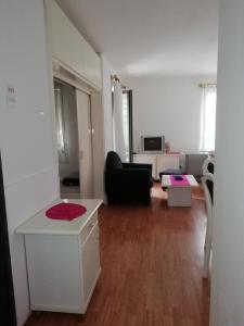 Apartmansko naselje "Jezero"的休息区