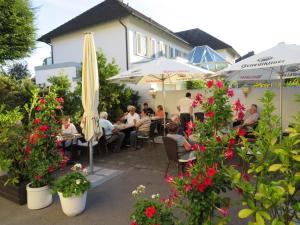 Gasthof Einhaus餐厅或其他用餐的地方
