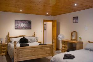 Hilltop Cottage/ Penrhiw客房内的一张或多张床位