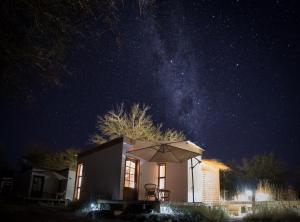 圣佩德罗·德·阿塔卡马Lodge Quelana的夜空星空的房子