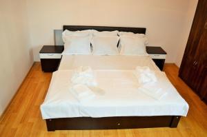 Hotel Tedi客房内的一张或多张床位