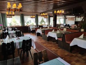Hotel Landhaus Sonnenhof餐厅或其他用餐的地方