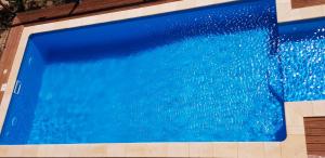 奥埃拉斯Moinho16 - Lisbon Mills的蓝色的游泳池