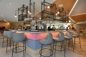 Novotel Wavre Brussels East酒廊或酒吧区