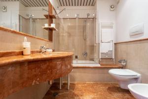 艾尔伯格伊尔卡夏托雷酒店的一间浴室
