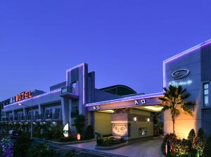 台南湖美时尚汽车旅馆的酒店外观的 ⁇ 染