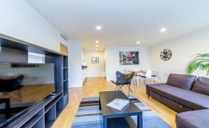 1 Bedroom Stylish Apartment near Regents Park FREE WIFI & AIRCON by City Stay Aparts London的休息区