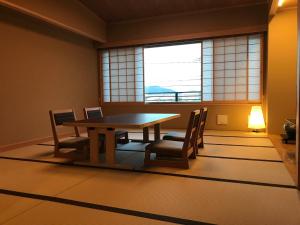 Japanese Style Hotel Isomura的休息区