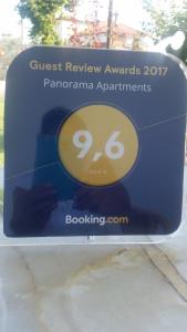 帕拉西亚斯Panorama Apartments的全景公寓的住客评语标志