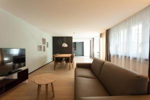 EMA House Serviced Apartments Superior Downtown的休息区