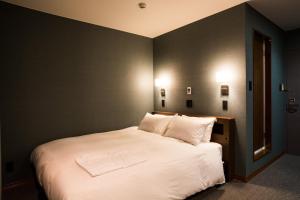 Hotel Daiei Masuda客房内的一张或多张床位