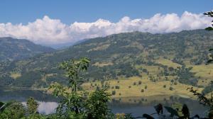 博卡拉迪娜希住宿加早餐旅馆的享有山谷、湖泊和山脉的美景。