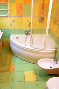 Gustav House的一间浴室